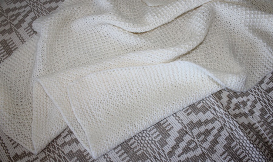 Rankų darbo vilnonis mezgtas vaikiškas pledas 70*90 cm