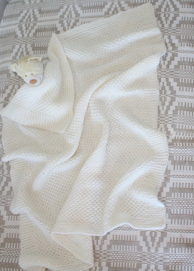 Rankų darbo vilnonis mezgtas vaikiškas pledas 70*90 cm