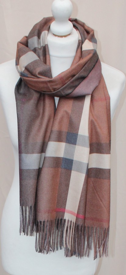 Pereinančios spalvos languotas rudas dvipusis šalikas s853