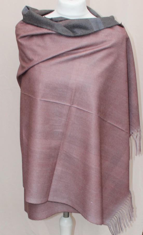 Pereinančios spalvos languotas rudas dvipusis šalikas s853