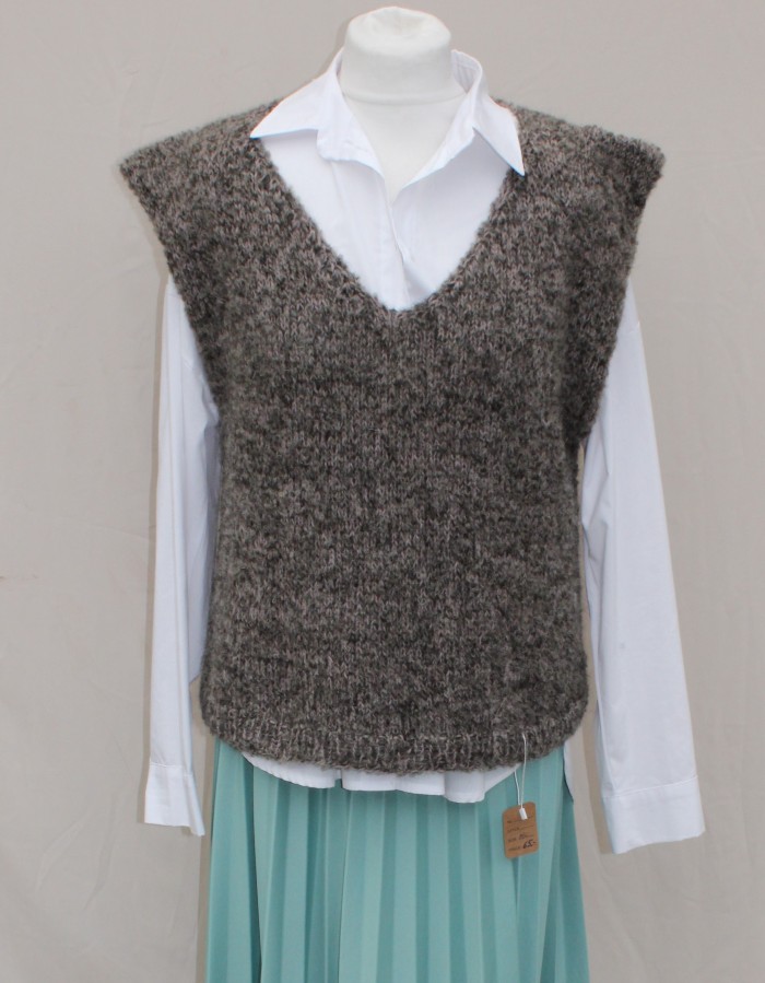 Rankų darbo vilnos ir moherio liemenė „Grey Mist“