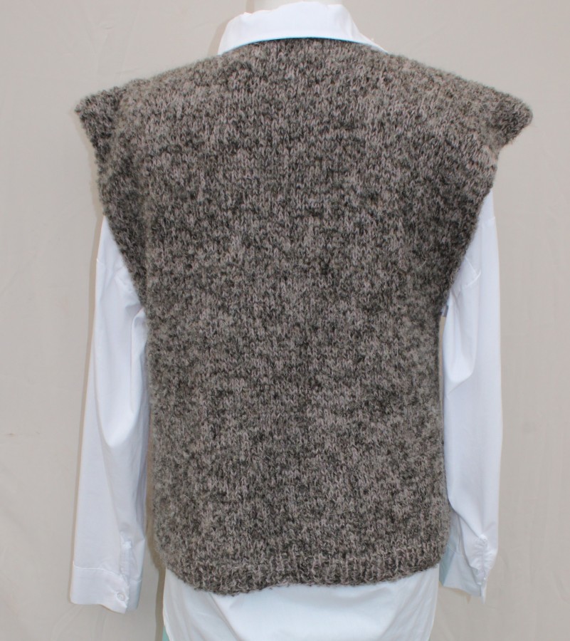 Rankų darbo vilnos ir moherio liemenė „Grey Mist“