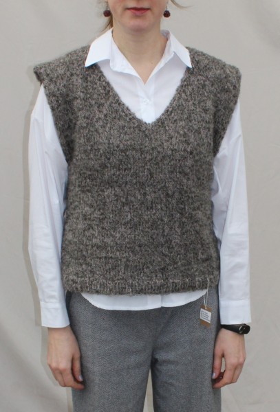 Rankų darbo vilnos ir moherio liemenė „Grey Mist“