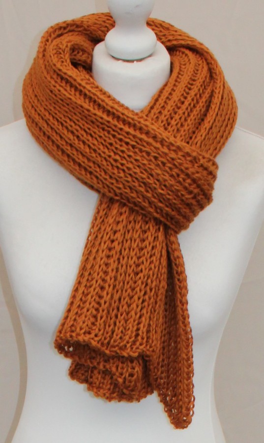 Megztas ilgas šalikas su vilna  rudas ryžas