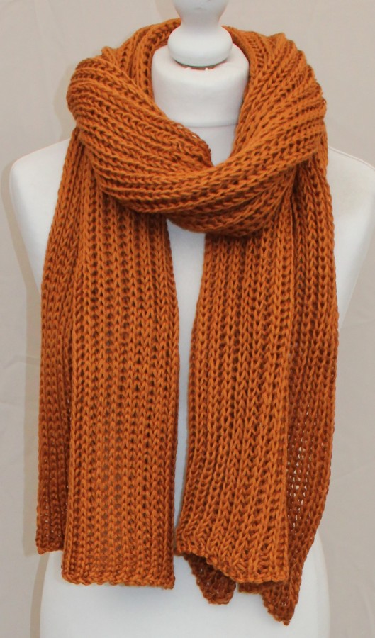 Megztas ilgas šalikas su vilna  rudas ryžas