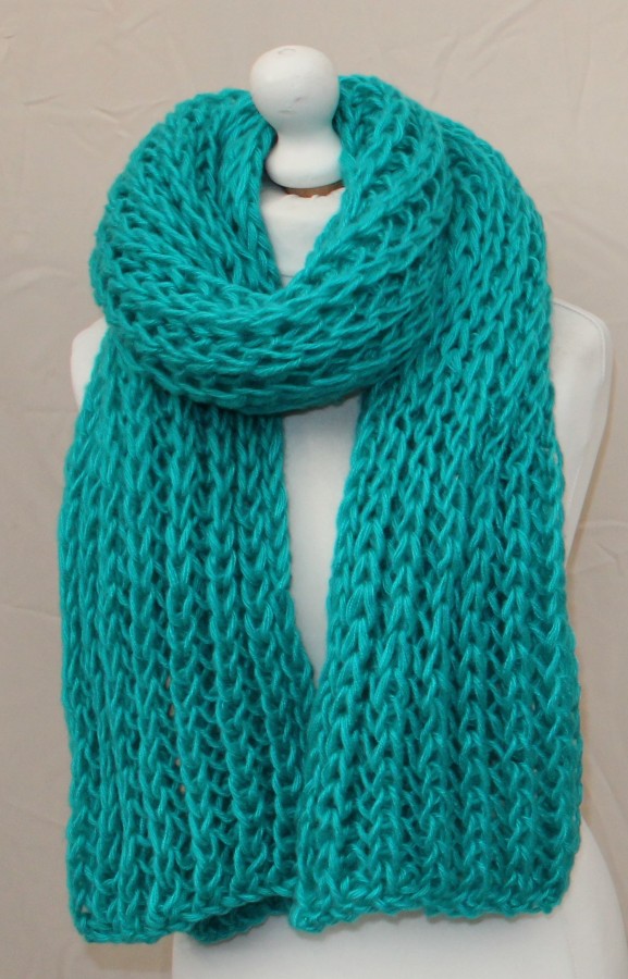 Megztas ilgas turkio spalvos ryškus šalikas