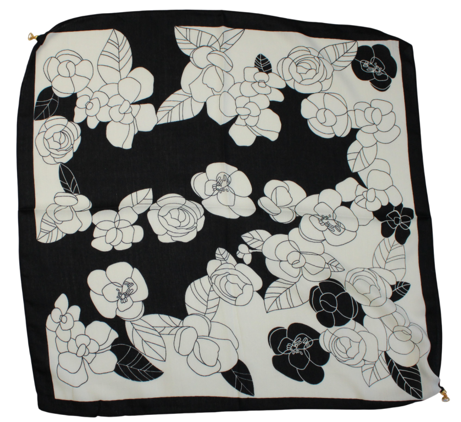 Medvilninė skarelė su magnetiniu užsegimu baltos gėlės s927