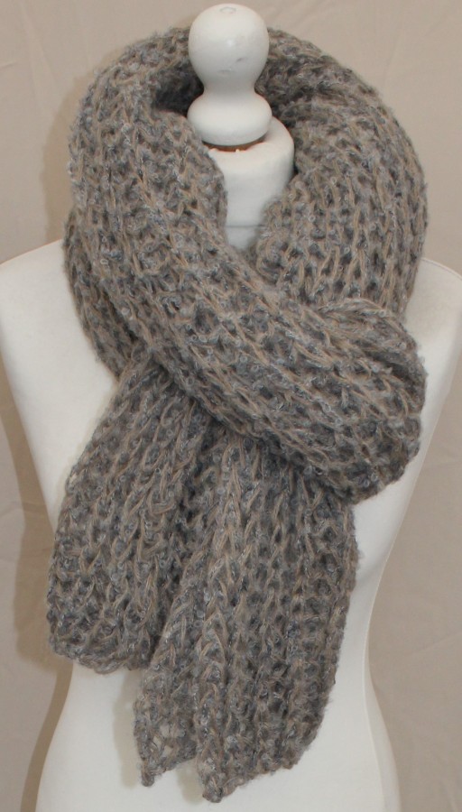 Megztas ilgas šalikas su vilna pilkai smėlinis