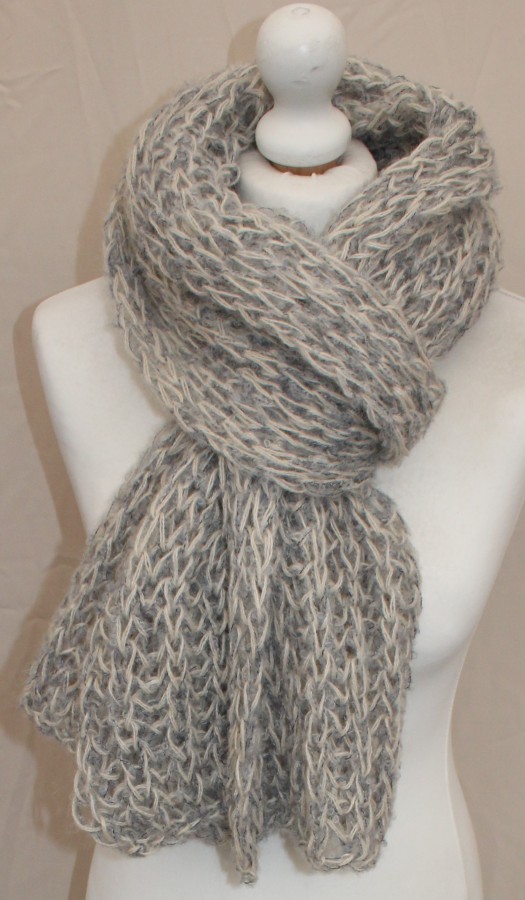 Megztas ilgas šalikas su vilna rudai pilkas