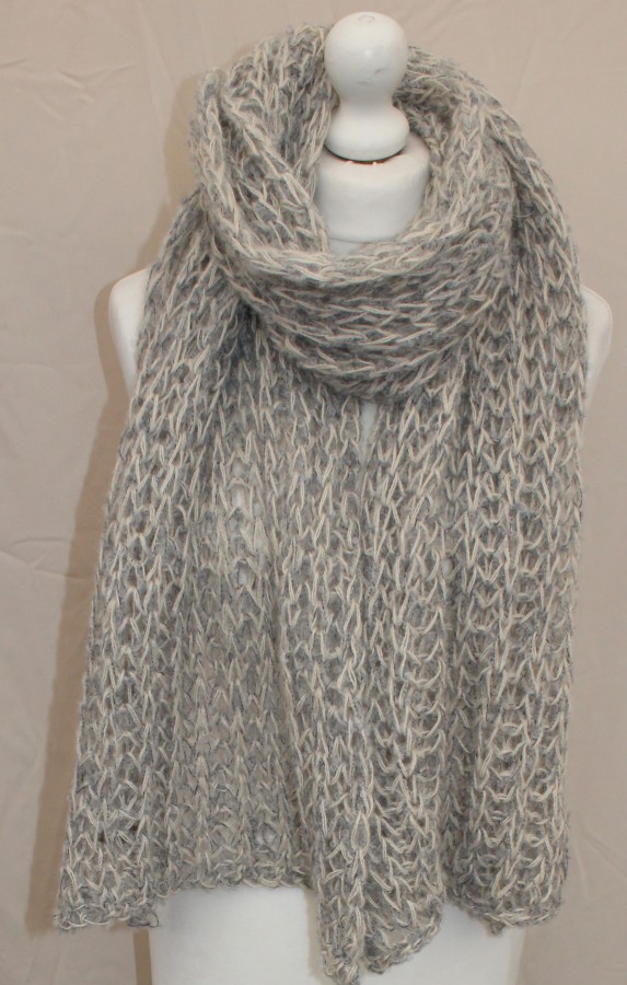 Megztas ilgas šalikas su vilna rudai pilkas