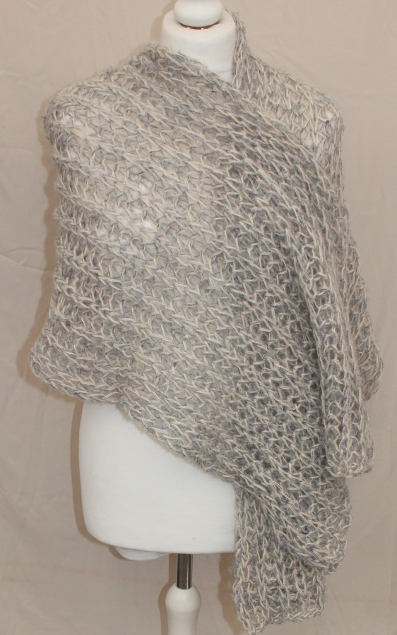 Megztas ilgas šalikas su vilna rudai pilkas