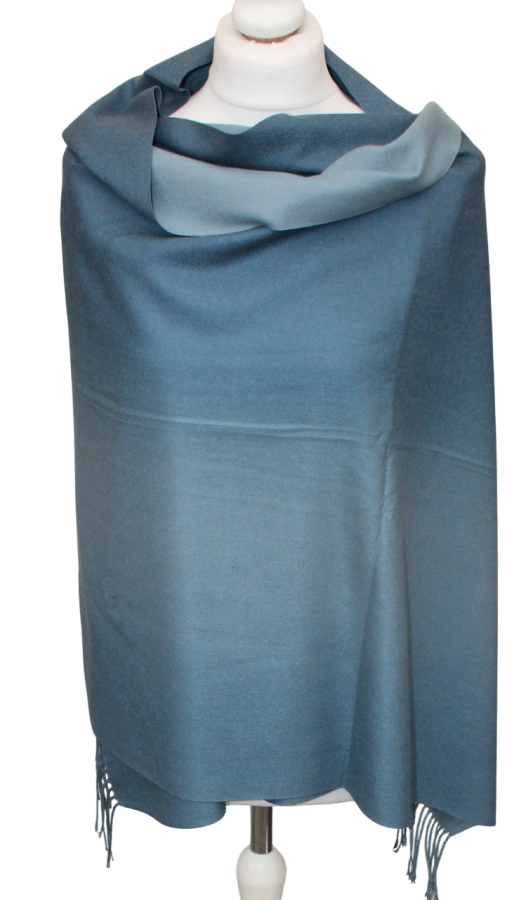 Pereinančios spalvos mėlynas dvipusis šalikas s843