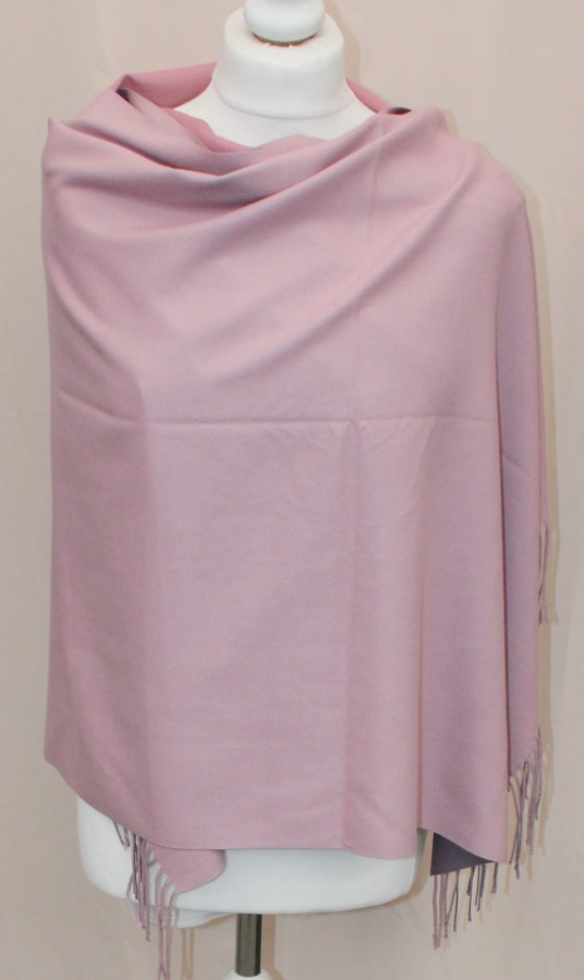 Pereinančios spalvos rožinis pilkas dvipusis šalikas s851