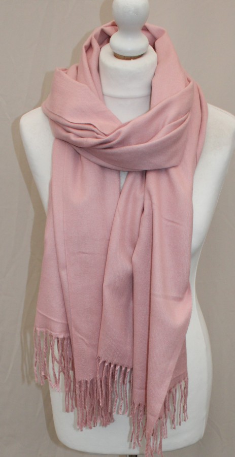 Rožinis vidutinio storumo šiltas šalikas s889