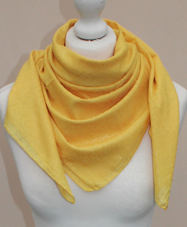 Plona geltona skara moterims