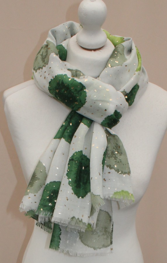Plonas didelis baltas su žaliais taškais šalikas s840