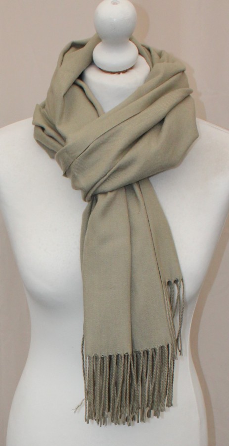 Šviesus samanų spalvos šiltas  šalikas s866