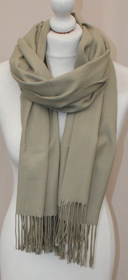 Šviesus samanų spalvos šiltas  šalikas s866