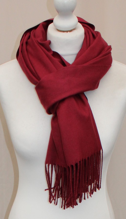 Tamsiai raudonas šiltas šalikas s867