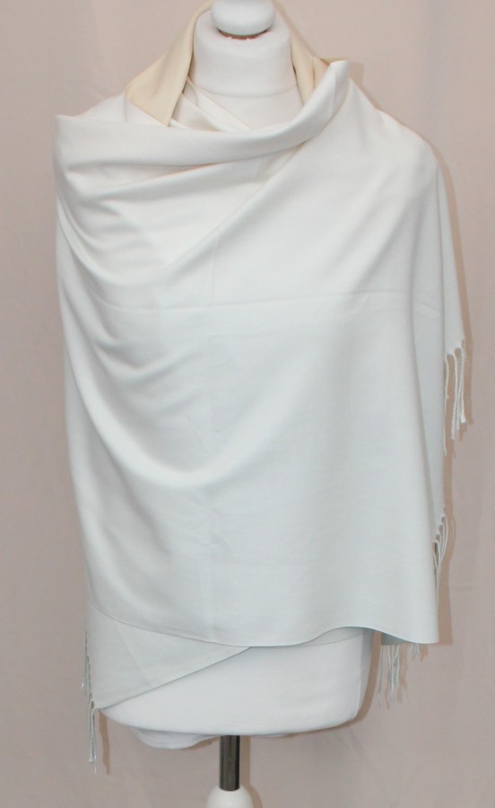 Pereinančios spalvos žalsvai gelsvas dvipusis šalikas s846