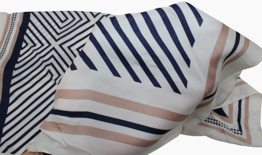 Balta mėlyna skarelė su magnetiniu užsegimu brokuota  s955